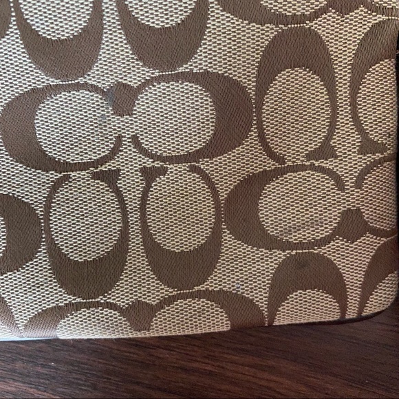 Coach Wrist Wallet - Picture 4 of 6